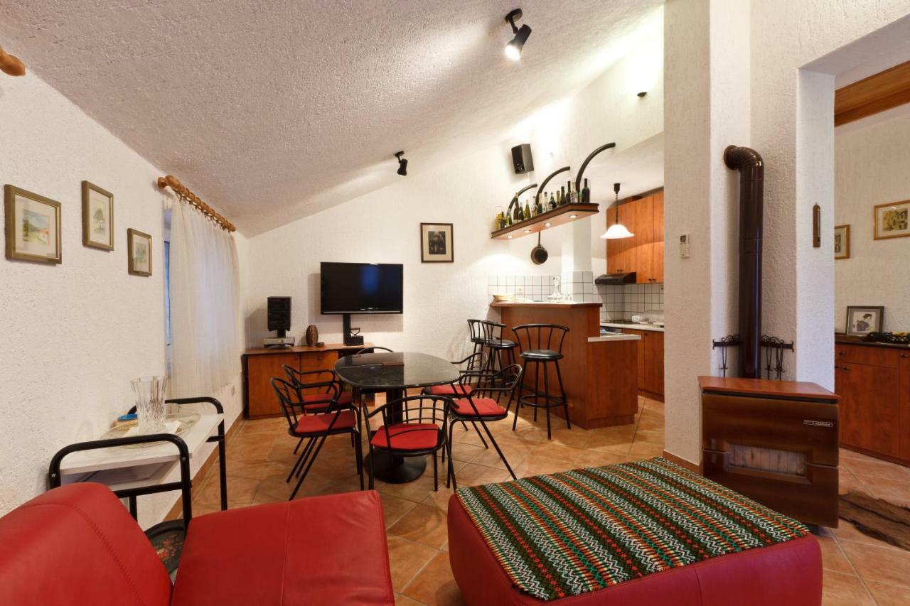 Apartmani Rasan Malinska Exterior photo