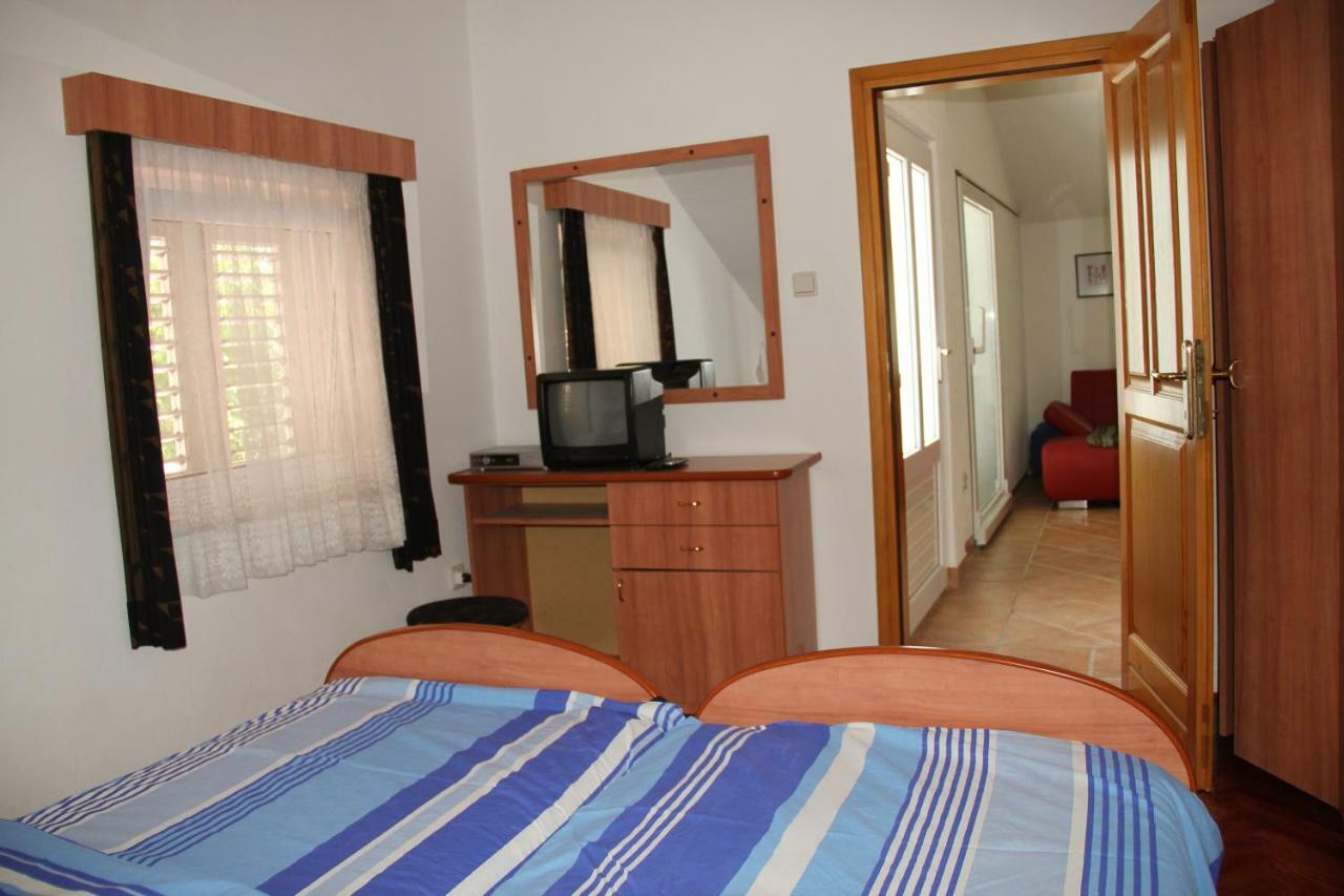 Apartmani Rasan Malinska Exterior photo